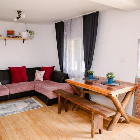 Kucerak Sofija Holiday home Cortanovci
